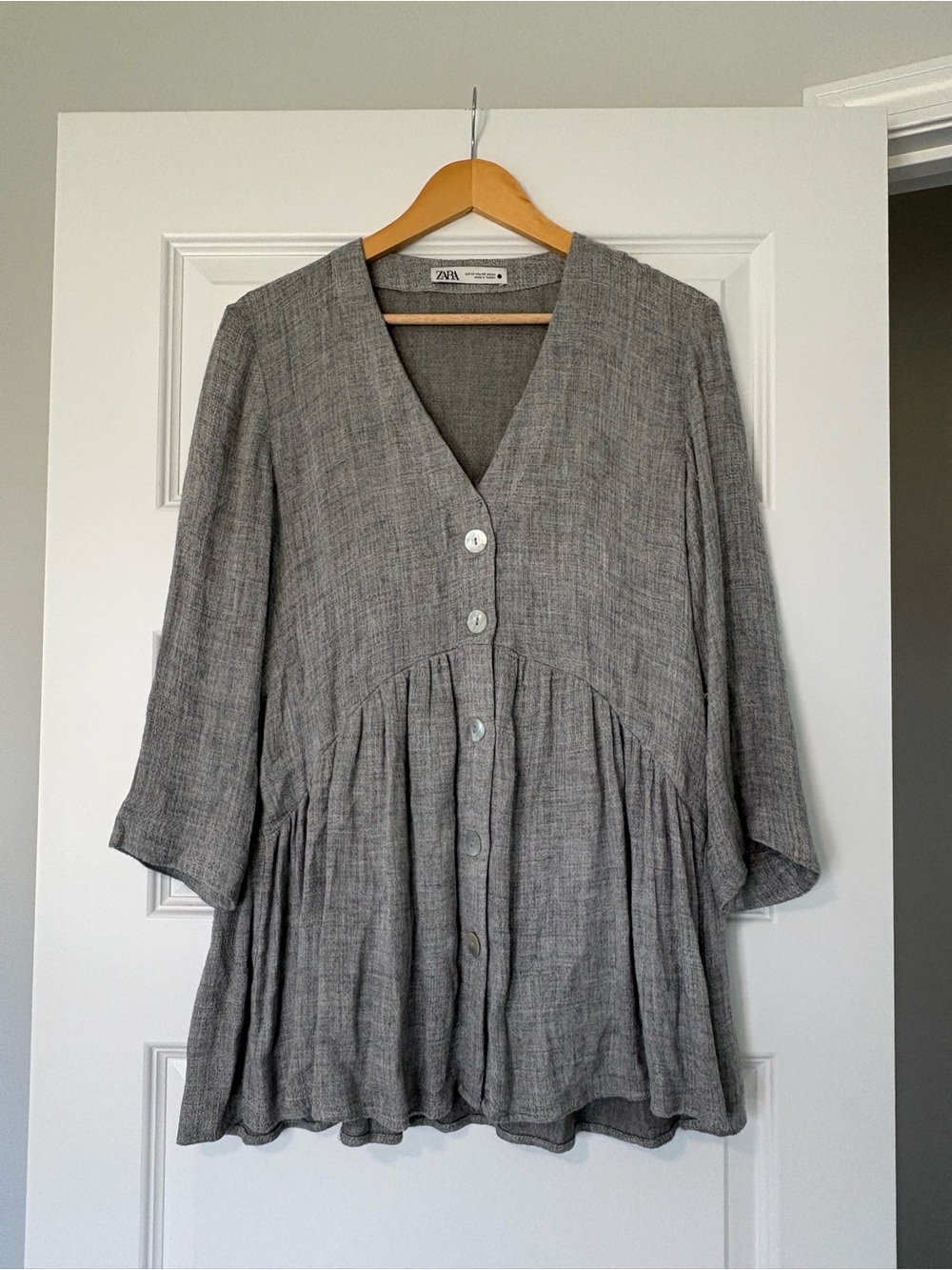 NWOT Boho Drapey Zara Gray Pleated V-Neck Vanilla Girl Flattering Style Size XS